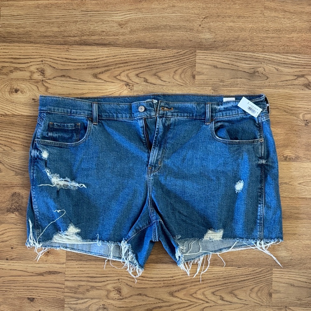Old Navy Distressed Denim  Boyfriend Jean Shorts NWT